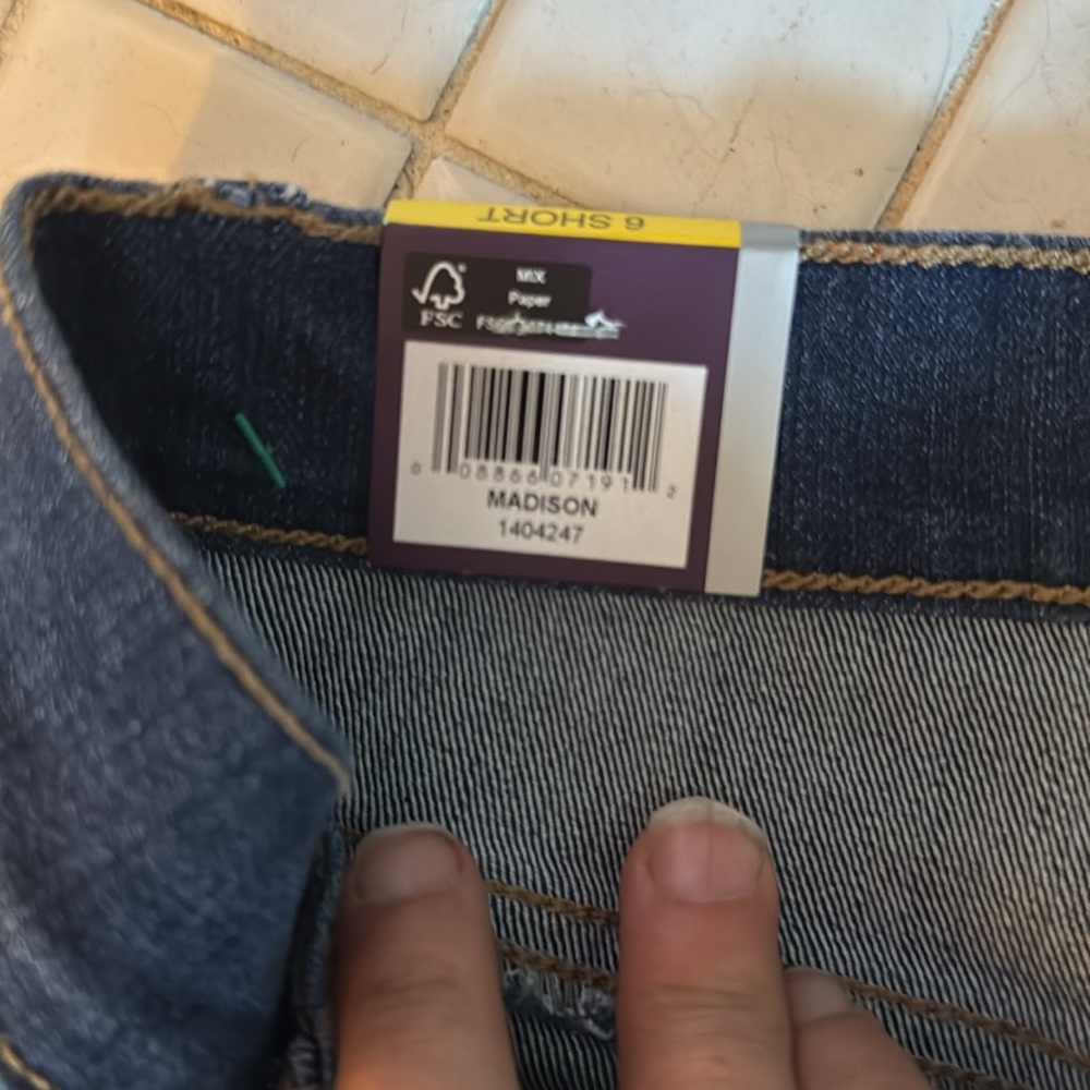 Gloria Vanderbilt Amanda jeans in size 6 short. NWT. Retail 48 - Picture 8 of 9